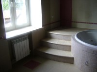 мраморные ступени в бассейне