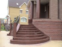 входная группа в загородном доме из гранита Imperial Red